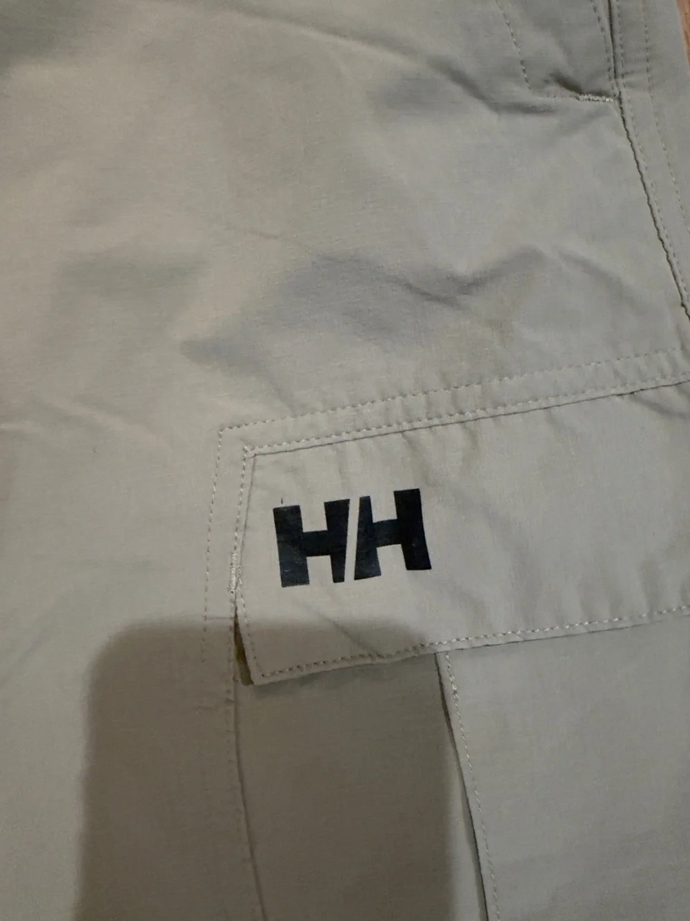 Helly Hansen Men’s Quick Dry 11” Cargo Shorts In Pebble Coastal Sailing Marine